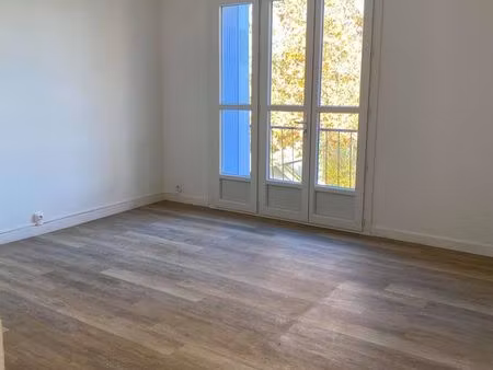 t4 de 70m2 centre ville avec parking / garage / cave
