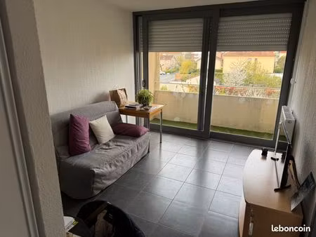 t2 avec balcon et parking