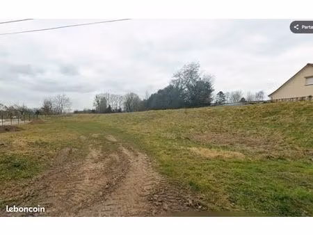 terrain 1 800 m² gueschart