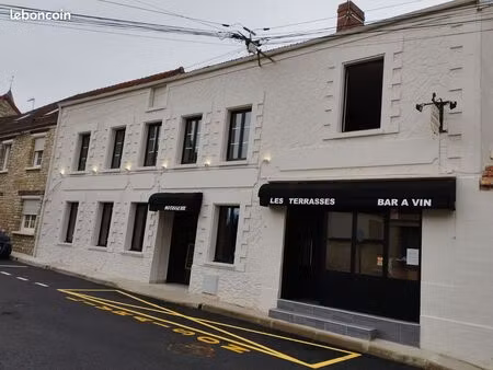 bar restaurant