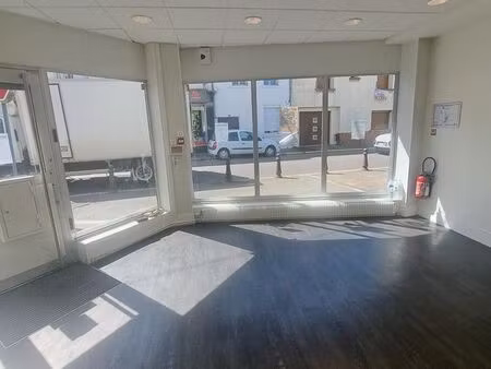 local 82 m² bonnières-sur-seine
