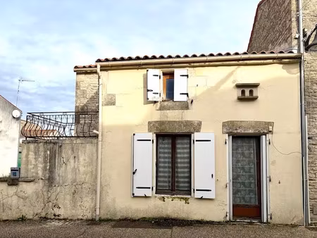 vente maison 3 pièces 70 m² à courçon (17170)  56 000 €