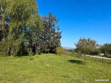 joli terrain plat à fareins