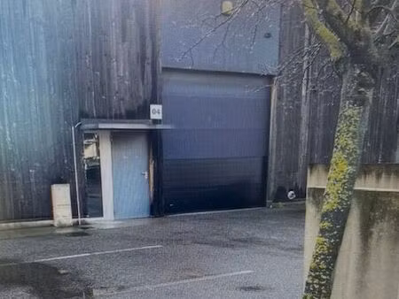 local d'activités / entrepôt  212 m²