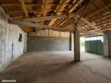 hangar/garage
