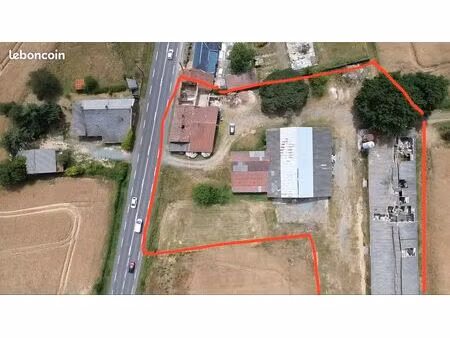 ensemble immobilier sur 1 hectare (10 000 m²)