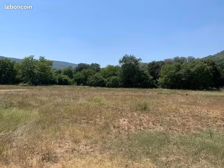 terrain 1 020 m² salernes