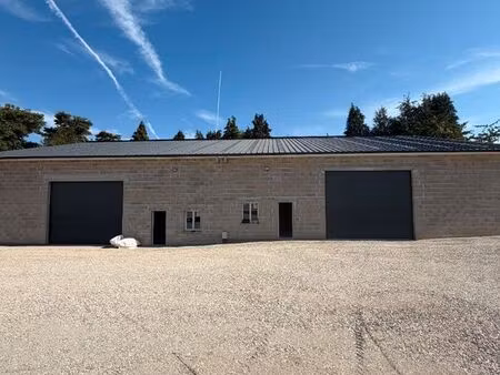 local 400 m² aureil