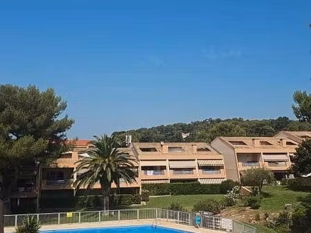 duplex t2 meublé 70 5 m² au total – vue piscine/jardin – solarium + terrasses – garage + p
