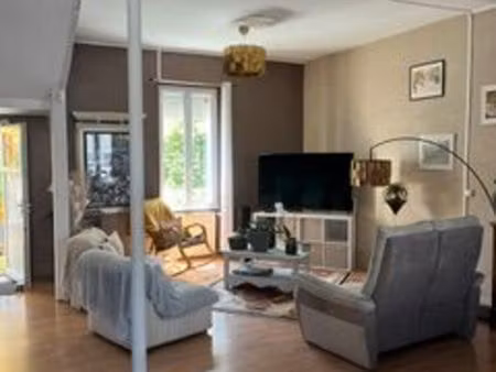 a vendre très grande maison