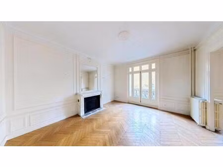 paris 12th - boulevard diderot - 2nd floor balcony