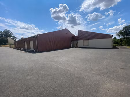12 km la ferte bernard  local d'activité 580 m² au sol