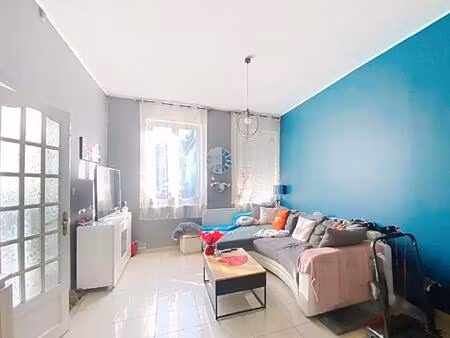 maison semi-individuelle avec jardin et garage