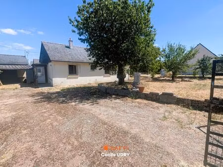 maison avec vue dégagée sur la campagne  à rénover.