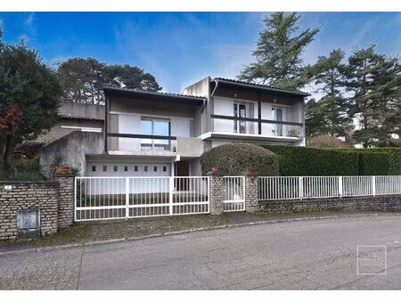saint didier au mont d'or villa d'architecte de 159 m² (156.67m² carrez) sur terrain de 1 