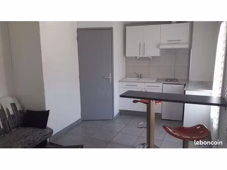 idéal etudiant studio meublé  à 200 m de l'iut