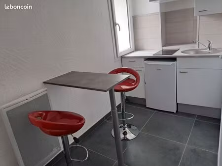 tout proche iut  studio refait à neuf et meublé de neuf