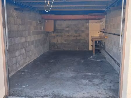 vend garage gruissan