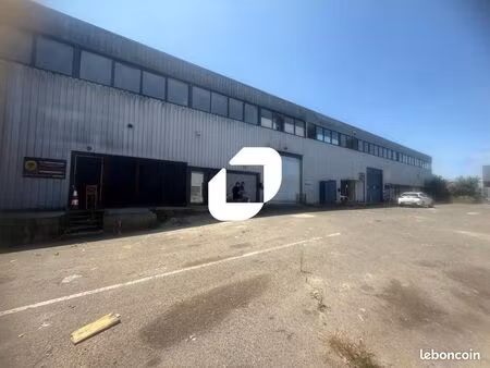 local commercial 2 450 m²