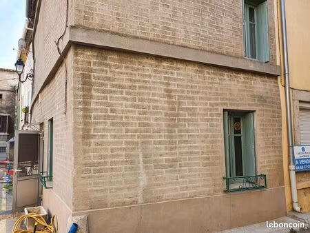 a louer maison de village 2 chambres salon cuisine ferrals