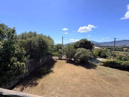 à proximité d’ajaccio – propriété de 222 m² sur 936 m² de terrain – fort potentiel