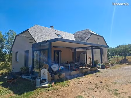 maison traditionnelle sur une parcelle d’environ 13 500 m2 au calme
