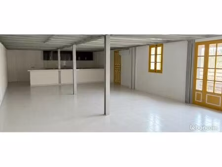 à louer – locaux professionnels de 160 m² avec terrasse privative – habitation roches carr