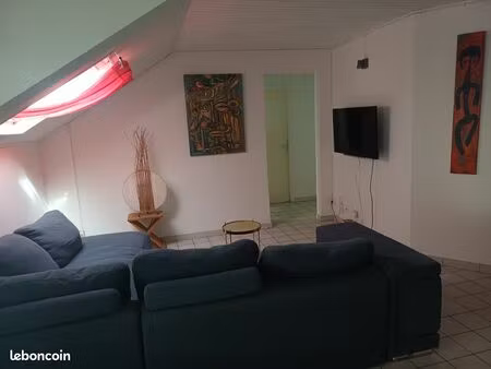 loue t3 meublé ducos