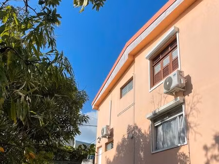 a louer f3 lumineux non-meublé-haut de villa-2 chambres climatisées