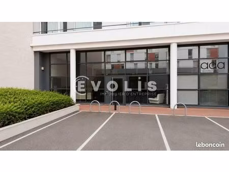 bureaux 251 m²