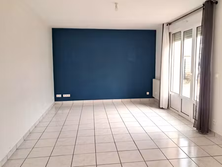 location appartement 4 pièces 98 m² à sens (89100)