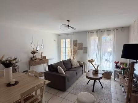 t2 48m2 rdc avec cour privée