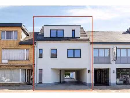 spacieux appartement triplex avec terrasse à zonhoven