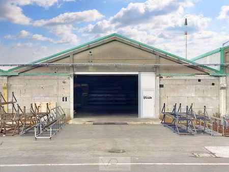 unités de stockage modernes à louer à un emplacement de p...