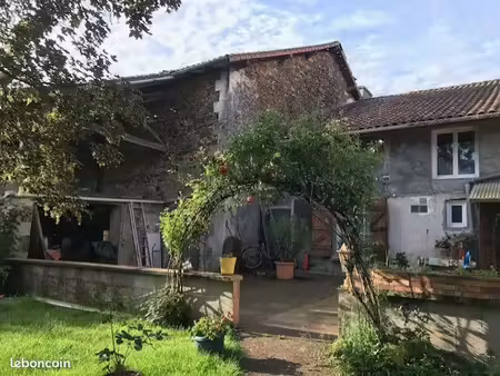grande maison de 250m² +grange de 200m² sur 4600m² de terrain-fort potentiel