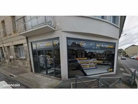 local commercial en angle 75 m²  grande vitrine  centre-ville de brive