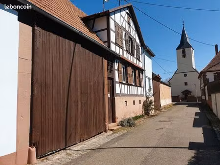 f2 dans un corps de ferme uhrwiller