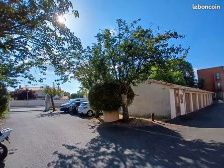 garage box fermé 15m2 - résidence sécurisée