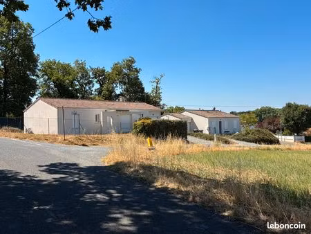 maison a louer la couronne