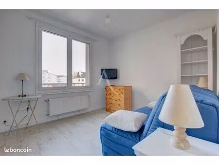 studio 1 pièce 28 m²