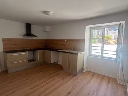 appartement t3 de 83 m² – centre de charroux