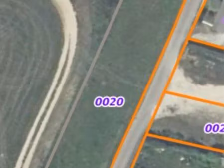 terrain 1352 m2
