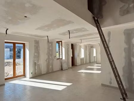 fort potentiel – maison en cours de rénovation avec grange et dépendances