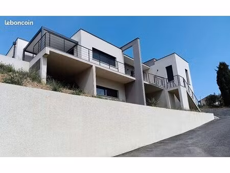maison contemporaine avec très jolie vue