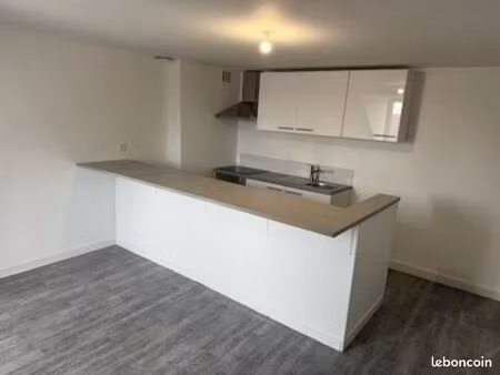 appartement t4 68m² total  rénové et équipé en centre-ville marboué à cinq minutes de chât