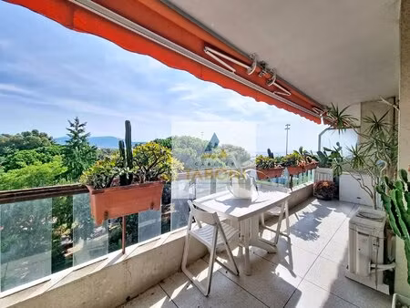 2p avec terrasse et vue mer / carras