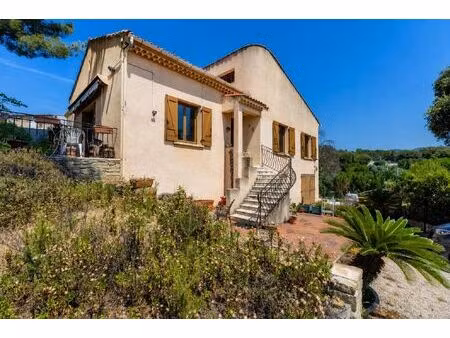 maison t3 + t2 avec un énorme potentiel sur 1000 m² de terrain piscinable