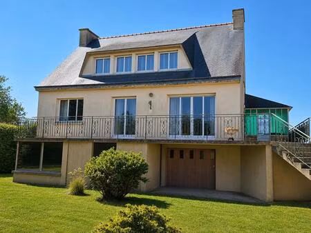 maison de 136 m2 habitables - 6 pièces - très grand sous-sol - avec beaucoup de potentiels