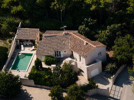 villa avec piscine sur les hauteurs de noves - 9 km de saint rémy de provence