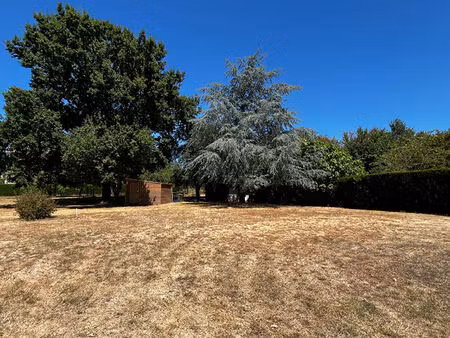 terrain constructible à vendre de plus de 1700 m² aux garennes sur loire
